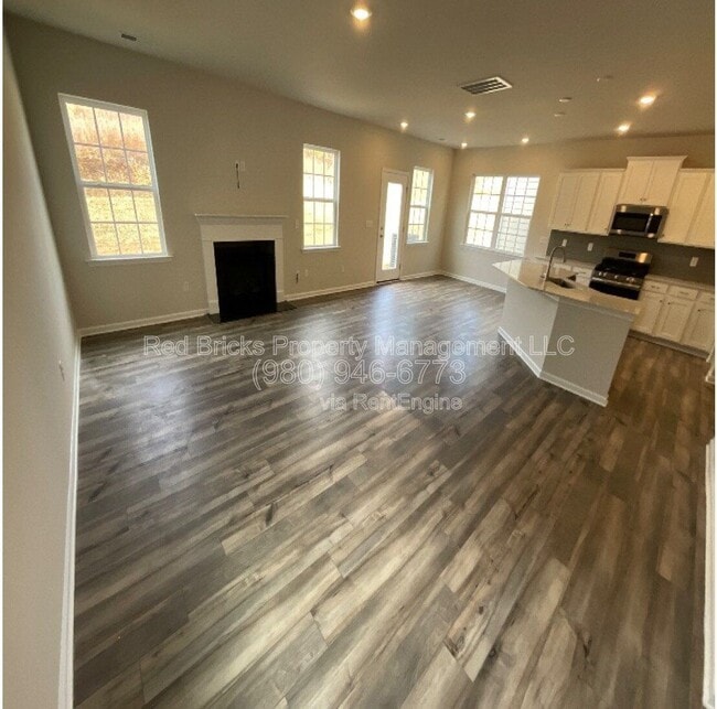 Building Photo - 1618 Swallow Tail Dr