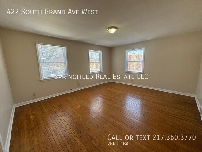 Building Photo - Spacious 2 Bed, 1 Bath Upper Duplex with H...