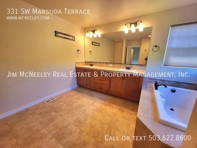 Building Photo - 331 SW Marsuda Terrace