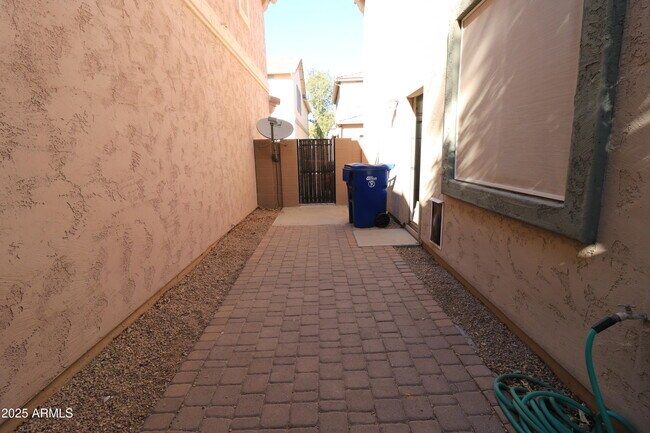 Building Photo - 10134 E Isabella Ave