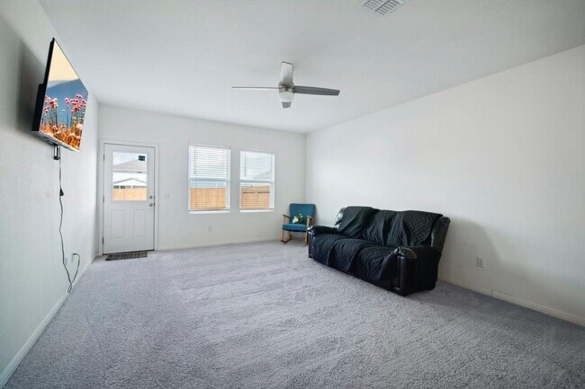Building Photo - 200 Gemsbok Rd