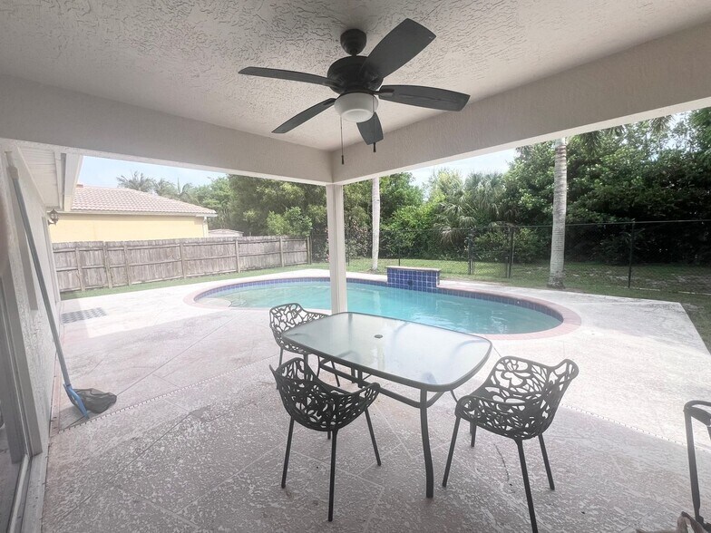 Building Photo - 3872 Cypress Lake Dr