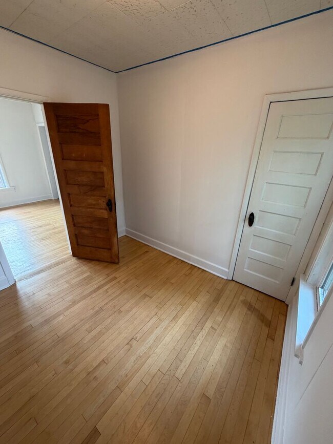Building Photo - 409 N 51st Ave W