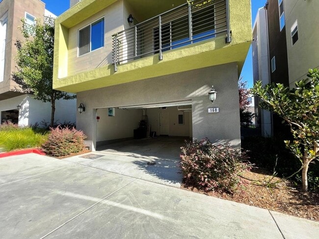 Building Photo - 168 Llano de los Robles Ave