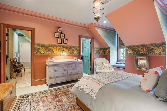 Building Photo - 5000 Long Island Dr