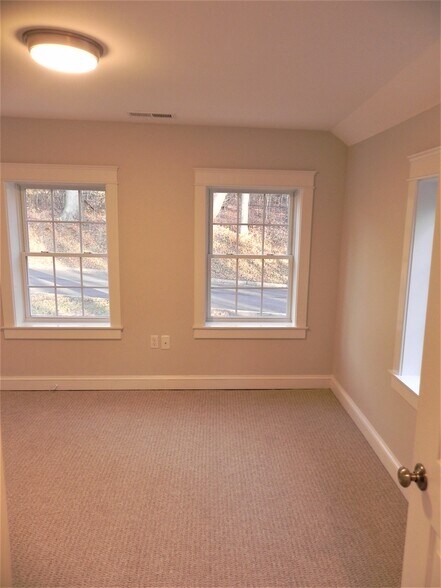 Building Photo - 173 Butternut St