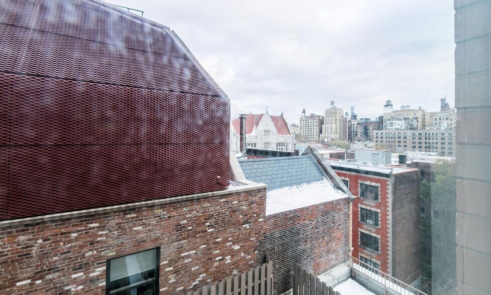 Building Photo - 200 W 88th St