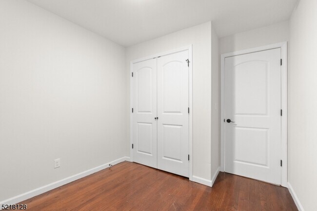 Building Photo - 173 Oakwood Pl