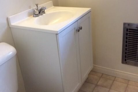 bath room - 160 N Sierra Bonita Ave