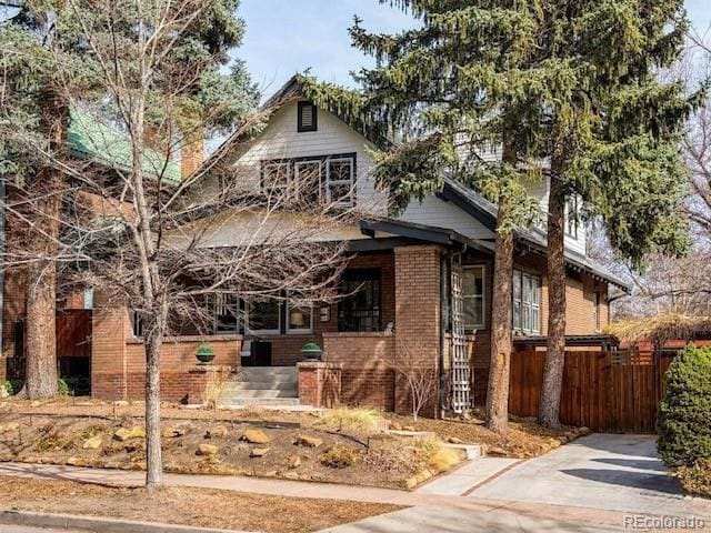 Building Photo - 736 York St