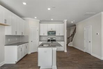 Building Photo - 1694 Hallview Ct