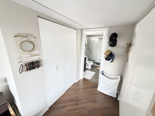 Building Photo - 2012 W St Paul Ave