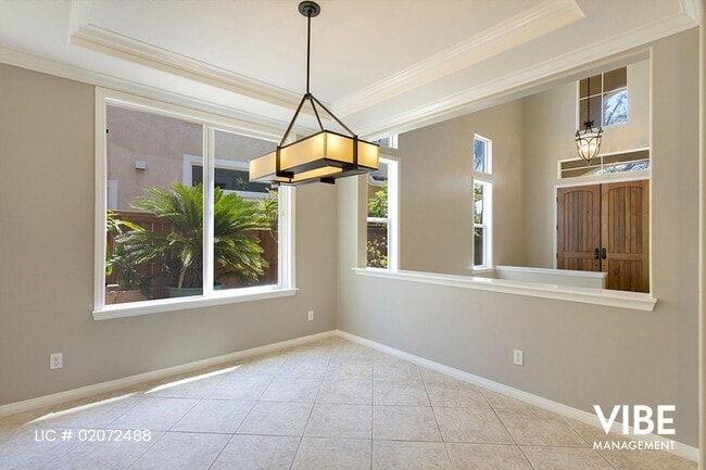 Building Photo - Spacious 3 bedroom plus office in Desirabl...