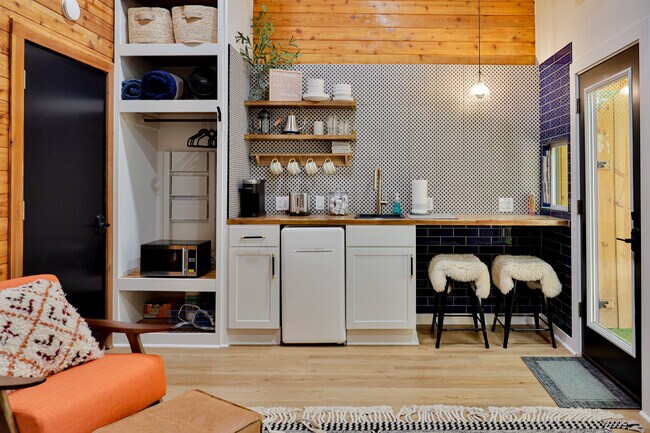 Building Photo - 55 Lynn St