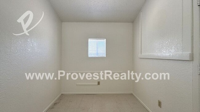 Building Photo - 13193 Begonia Rd