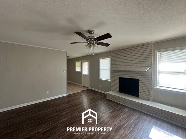 Building Photo - Beautiful 3BR/2BA Bartlett Home | 1,608 Sq Ft, Fireplace & Fenced Yard with Covered Patio