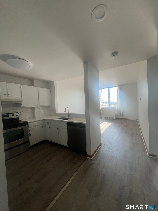 Building Photo - 49 Day St