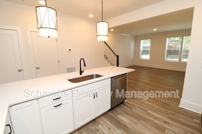 Building Photo - 110 Byrum St