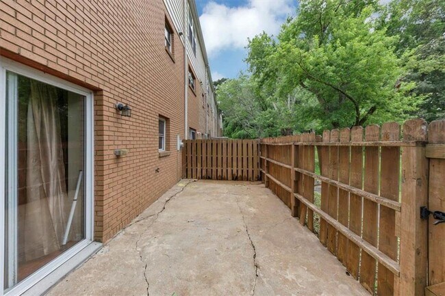 Building Photo - 4701 Flat Shoals Rd