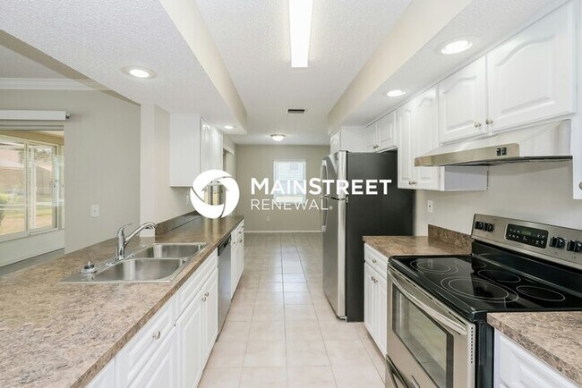 Building Photo - 3 Bedroom Pet-Friendly Home in spring hill...