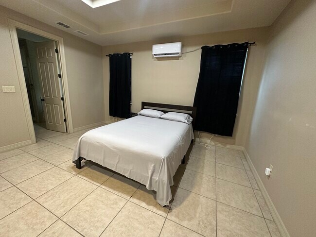 Building Photo - 3901 El Jardin St