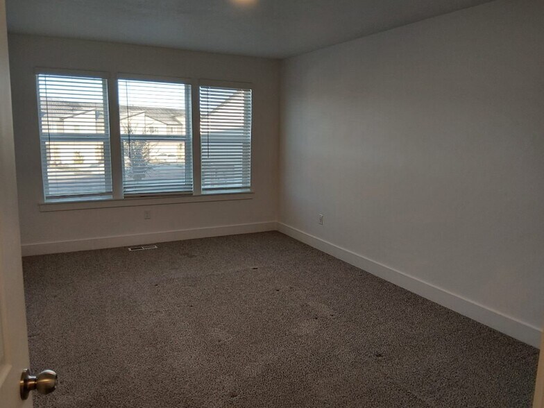 Building Photo - 3165 S 350 W