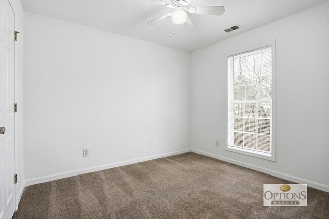 Building Photo - Cul-de-sac home ready to move in!