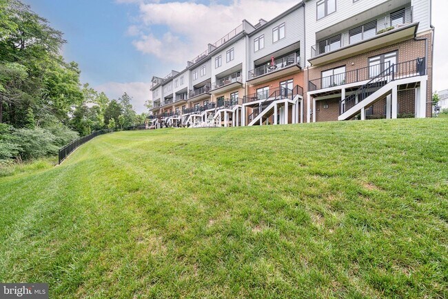 Building Photo - 1521 Ribbon Limestone Terrace SE