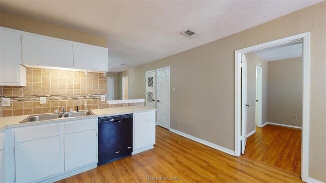 Building Photo - 805 San Pedro Dr