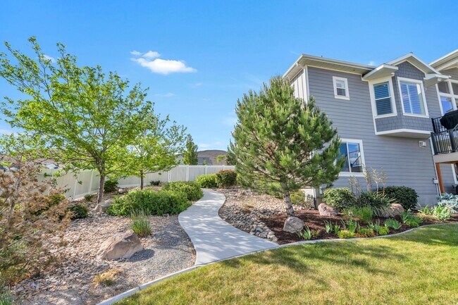Building Photo - 2872 N Sorrel Dr