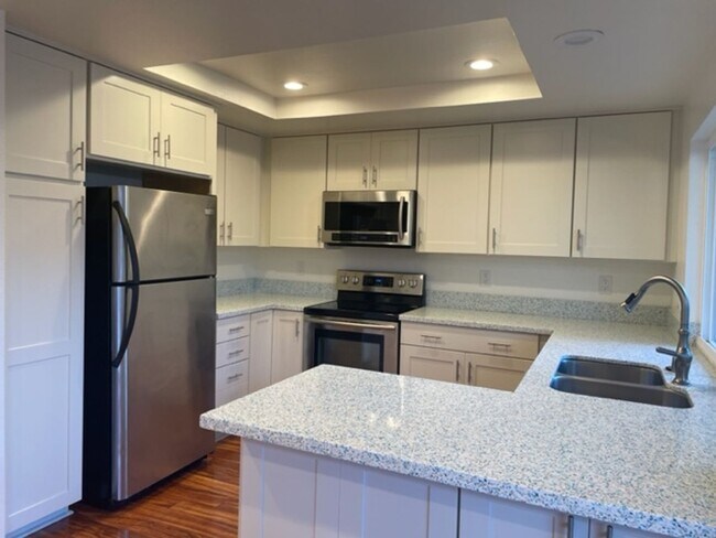 Building Photo - **Coming Soon** Modern Irvine Townhome in ...