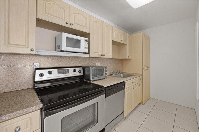 Building Photo - 4154 NW 79th Ave