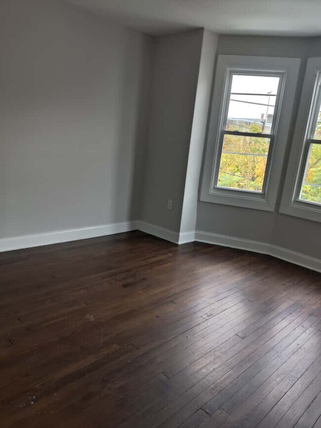 Building Photo - 250 N Salford St