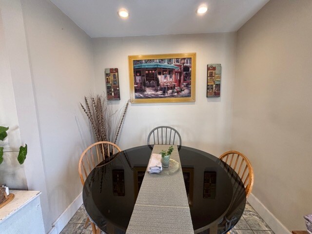 Building Photo - 1974 William St