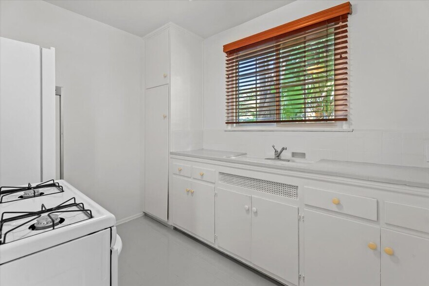 Building Photo - 1518 Yale St