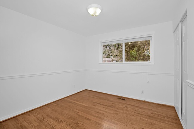 Building Photo - South Rose Hill 4 Bedroom with Entertainme...