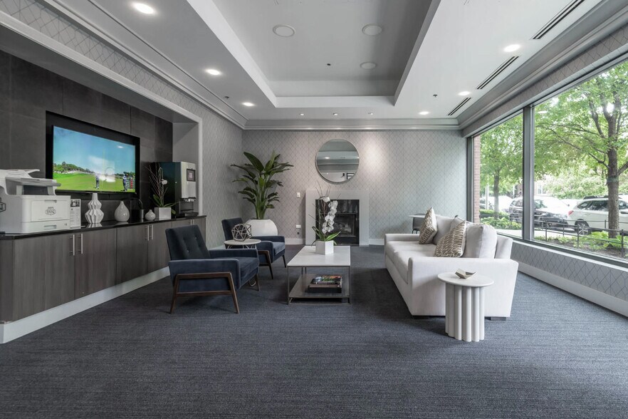 Building Photo - 211 W Scott St