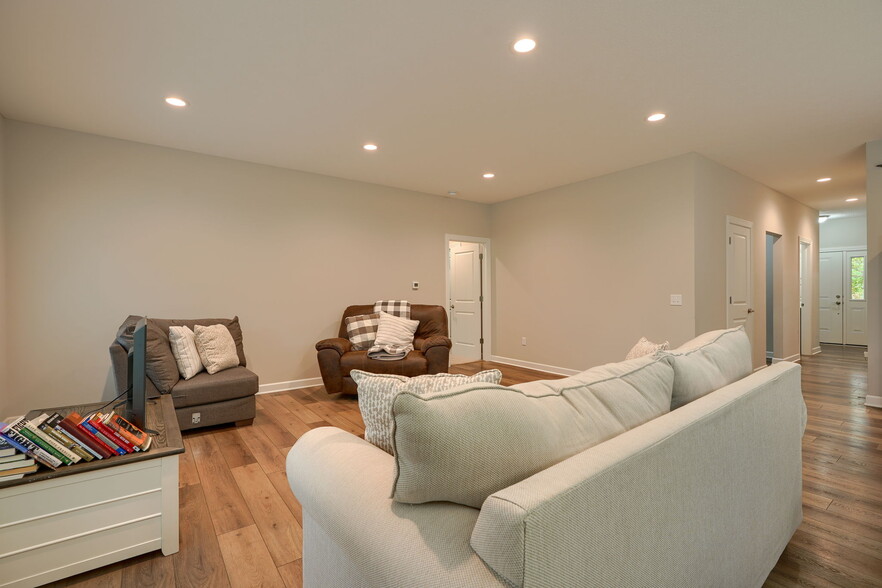 Building Photo - 275 Hyatts Rd