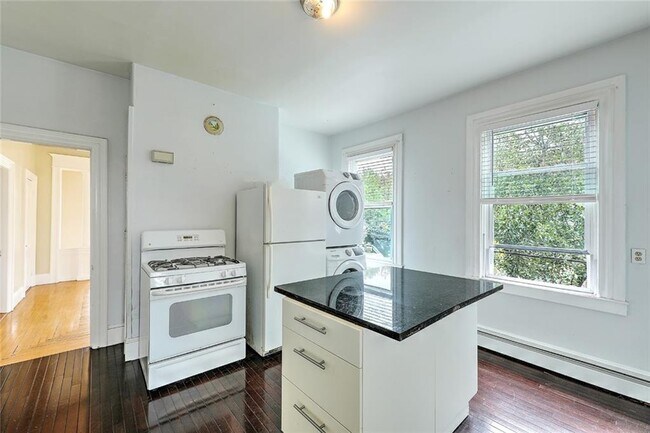 Building Photo - 35 Hammond St