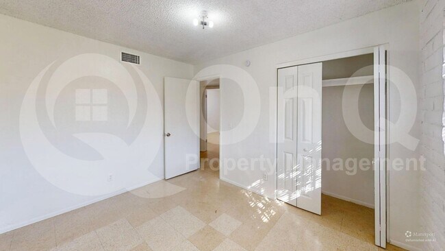 Building Photo - 872 W Glenn St