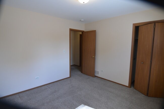 Building Photo - 102 Lotus Ave