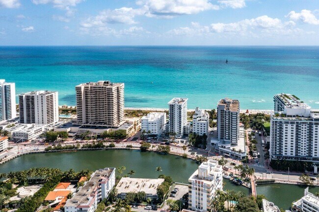 Building Photo - 2457 Collins Ave