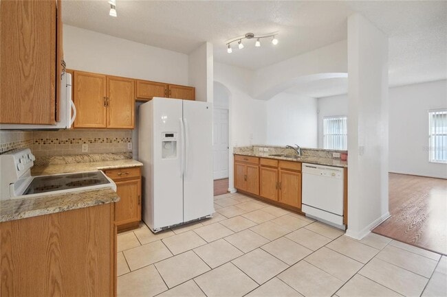 Building Photo - 325 Azincourt Ln