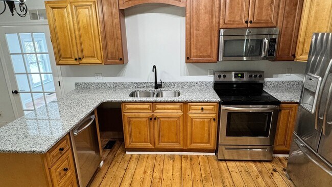 Building Photo - Lower Pottsgrove 2 Bedroom 1 bath Apartment $1,895/ month