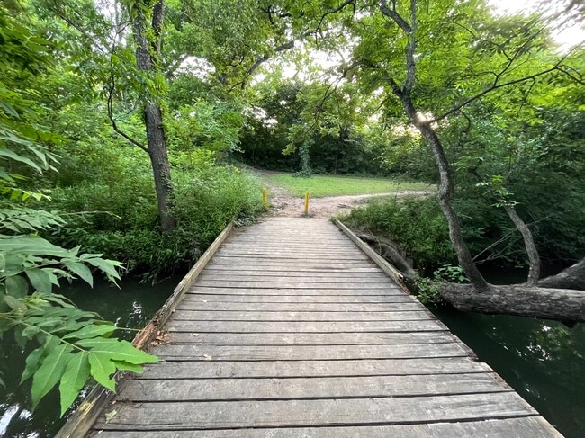 Building Photo - 104 S Tumbleweed Trail