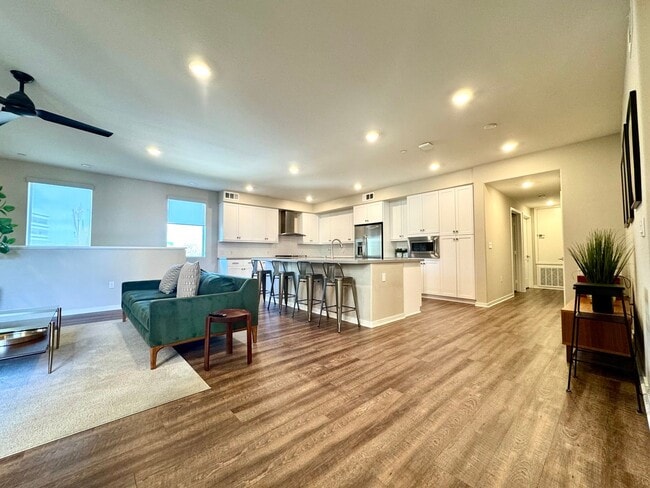 Building Photo - Contemporary 2 Bedroom 2 bath condo in the...