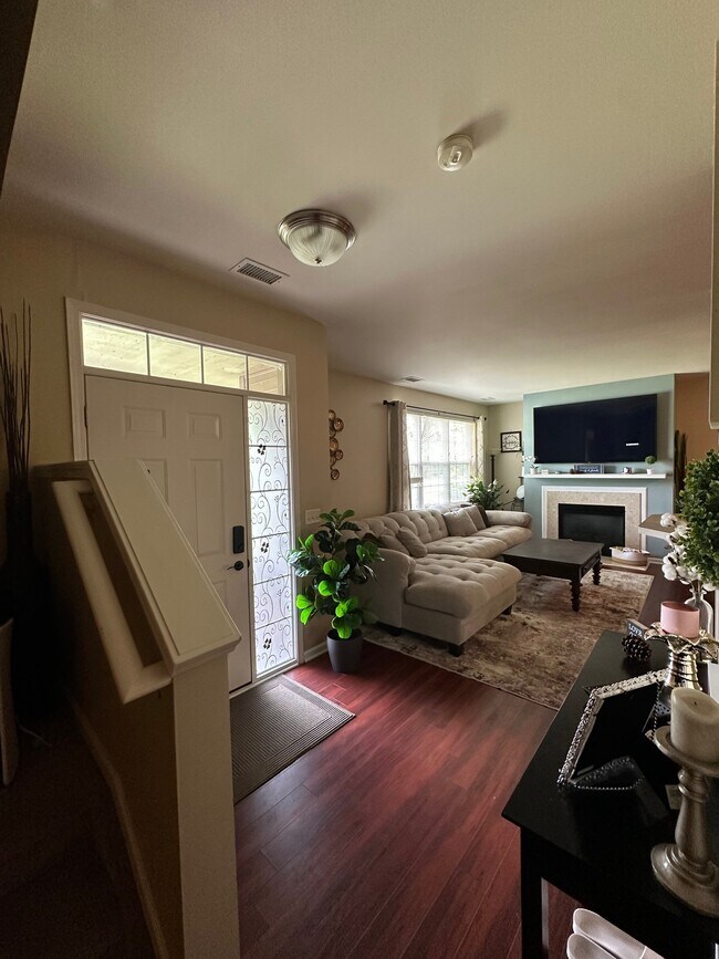 Building Photo - 47480 Pembroke Dr