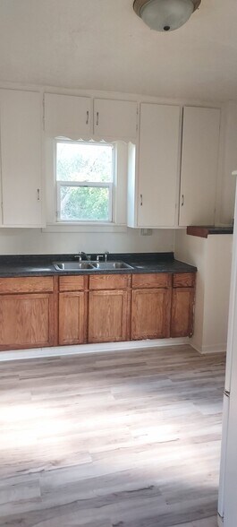 Building Photo - 231 Forest Ave