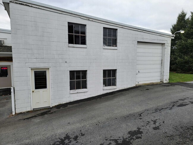 Building Photo - 222 Snyder Rd