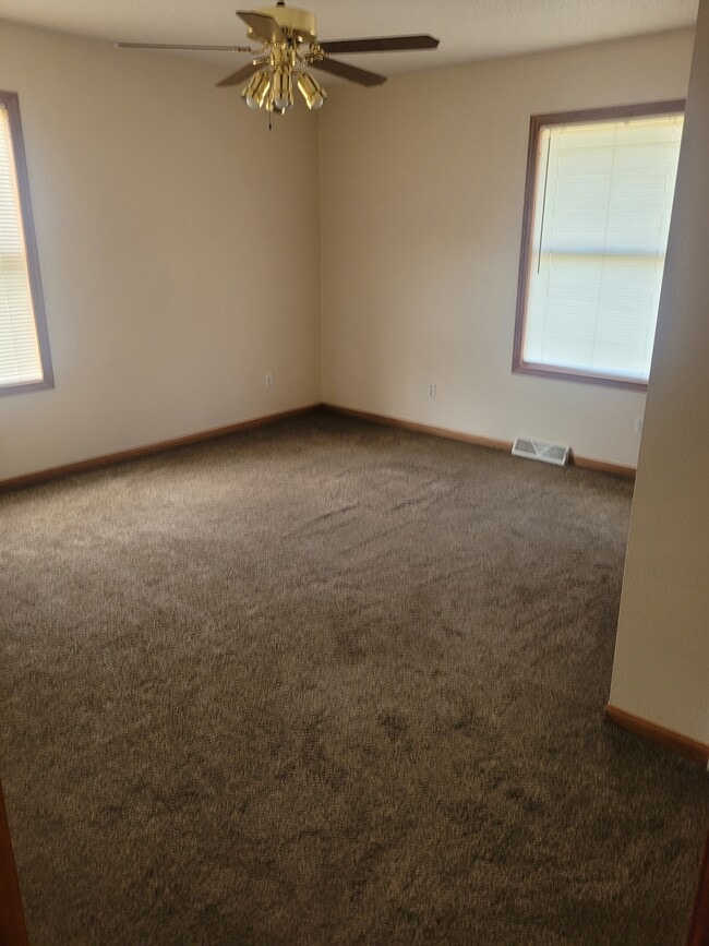 Building Photo - Sunnyslope Dr